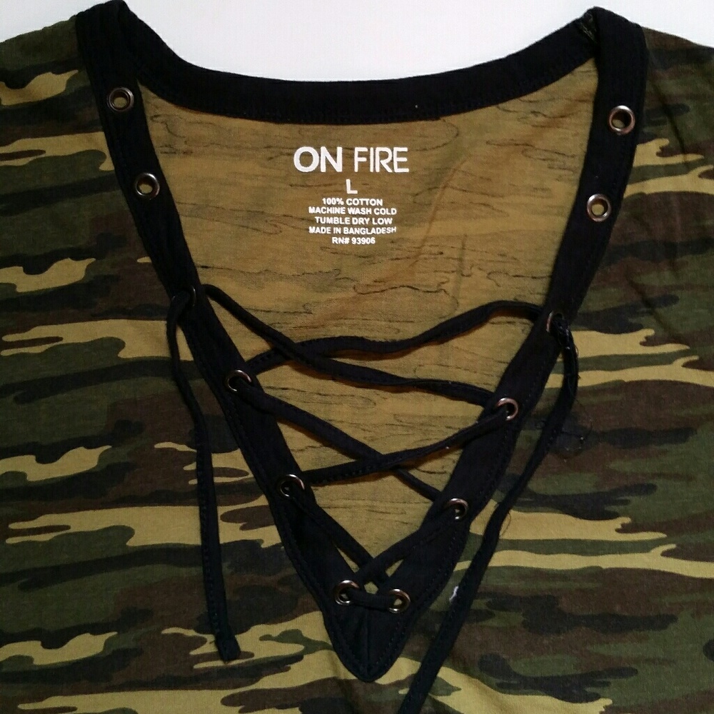 🆕🎉CAMO TEE🎉🆕 - Picture 4 of 5